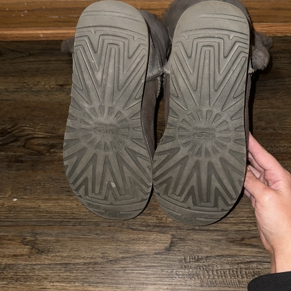 Women’s Grey Bailey Button Uggs - Picture 3 of 3